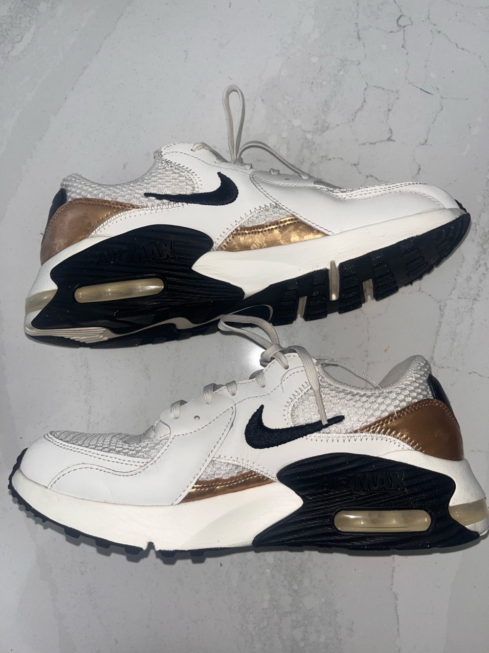 Nike Air Max Women's White Black & Metallic Gold Athletic Sneakers Size 10